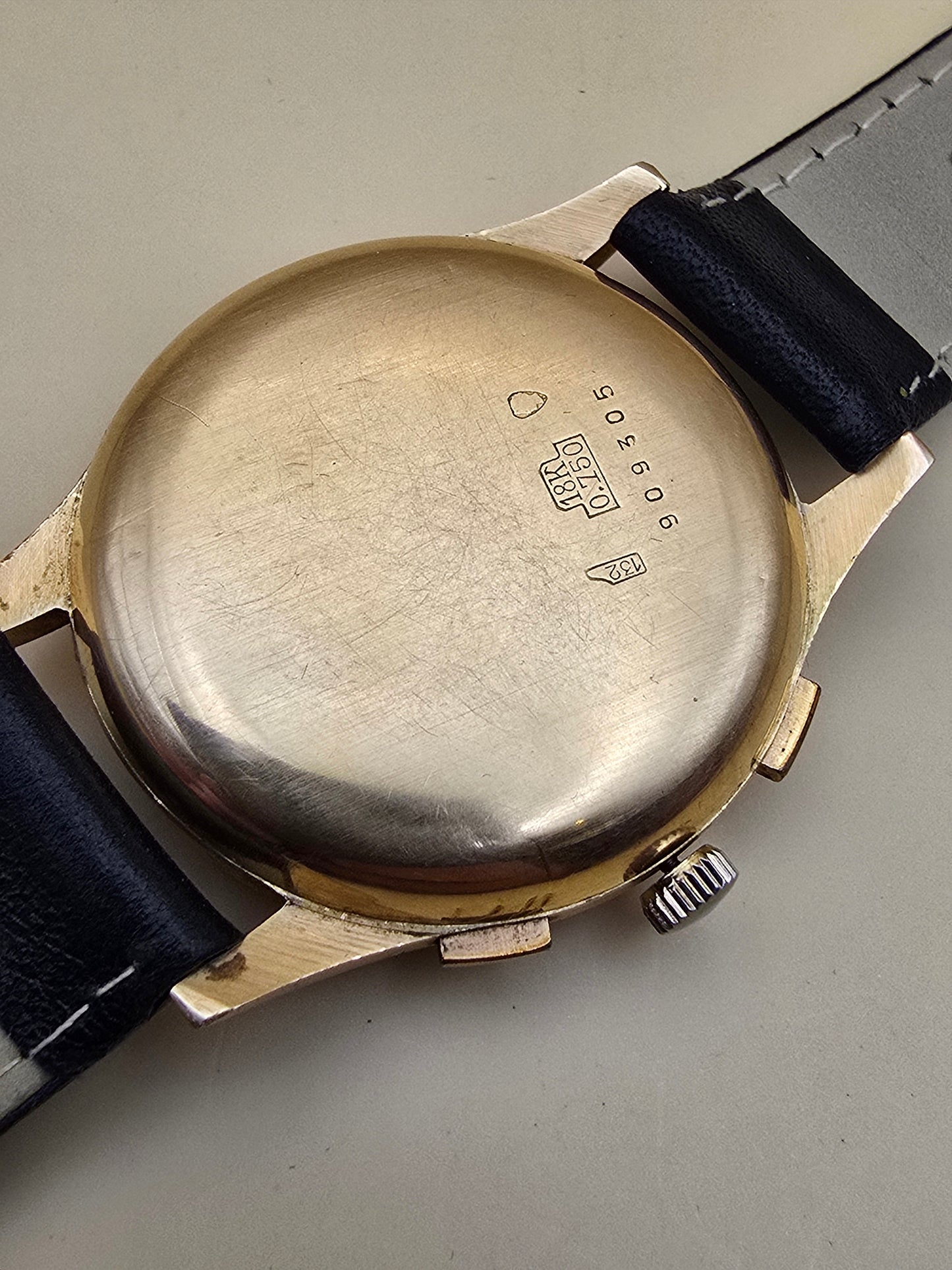 Cronographe Suisse 18K Almadia vintage 1940-1950