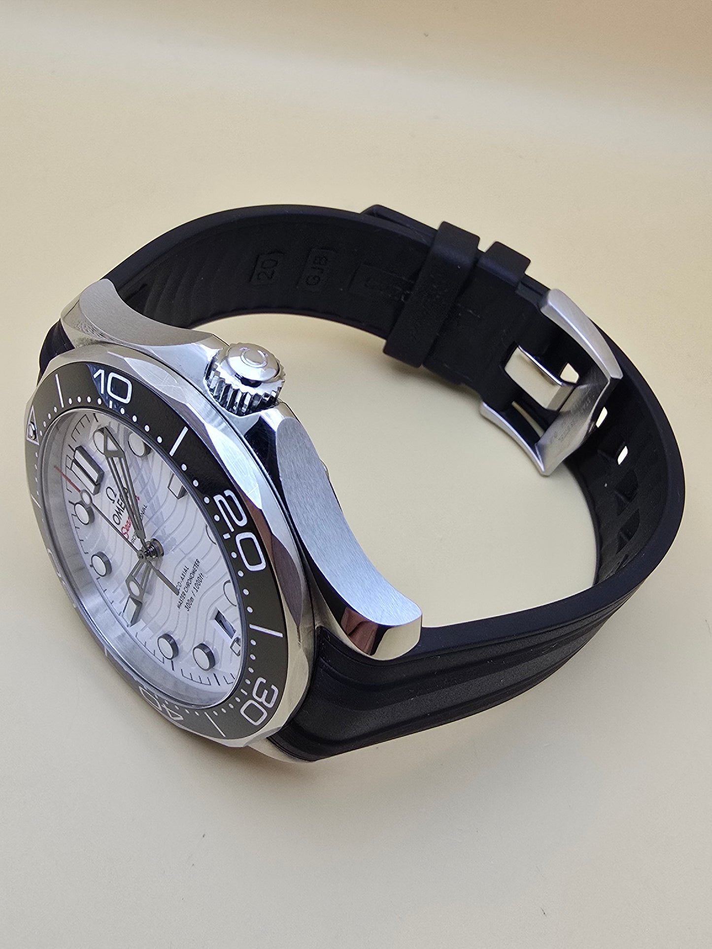 Omega Seamaster Professional 300m Co-Axial 8800 42mm full set 3880Euro
