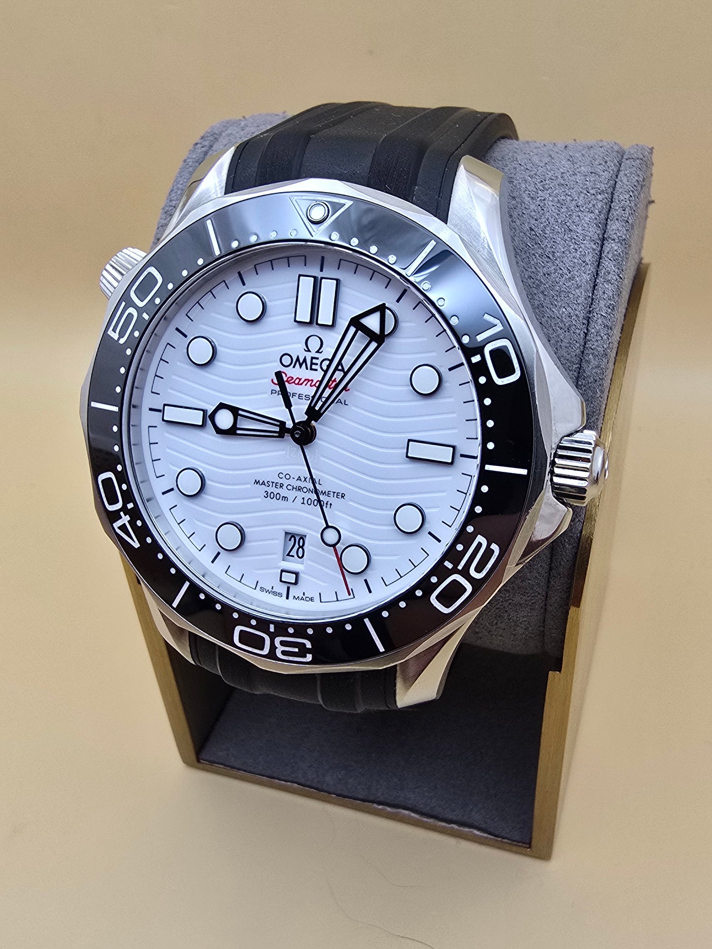 Omega Seamaster Professional 300m Co-Axial 8800 42mm full set 3880Euro